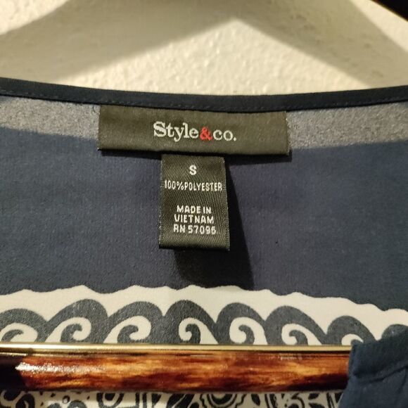 Handkerchief blouse  - Picture 3 of 5